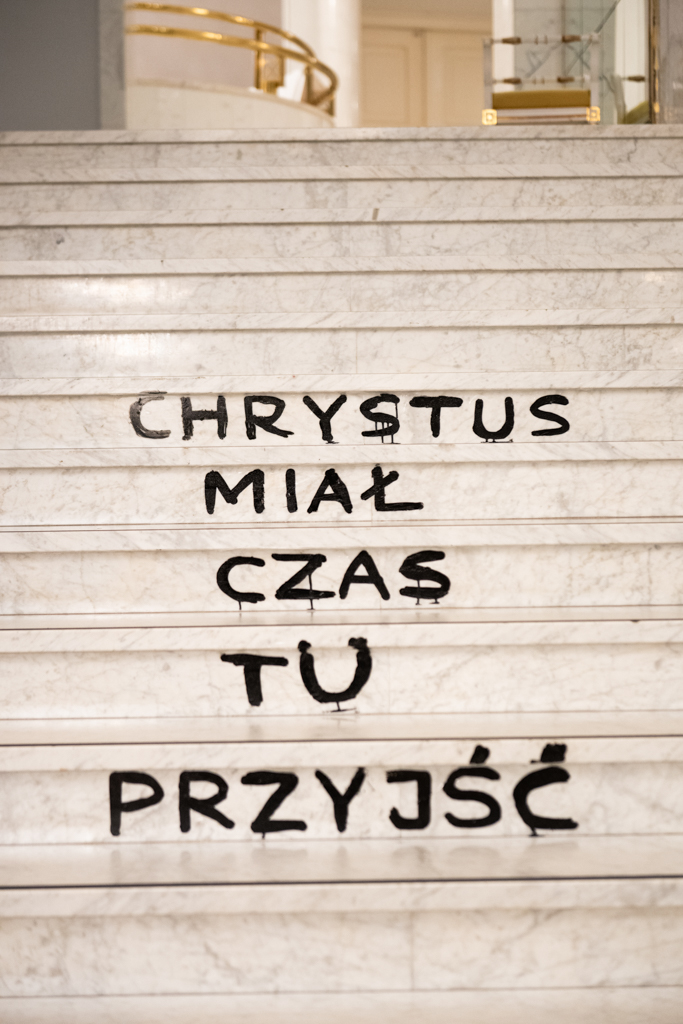 KRAJ(OBRAZ)WOJNY | wystawa Bartłomieja Kiełbowicza towarzysząca premierze TERMOPIL POLSKICH Tadeusza Micińskiego w reżyserii Jana Klaty. Fot. Marta Ankiersztejn