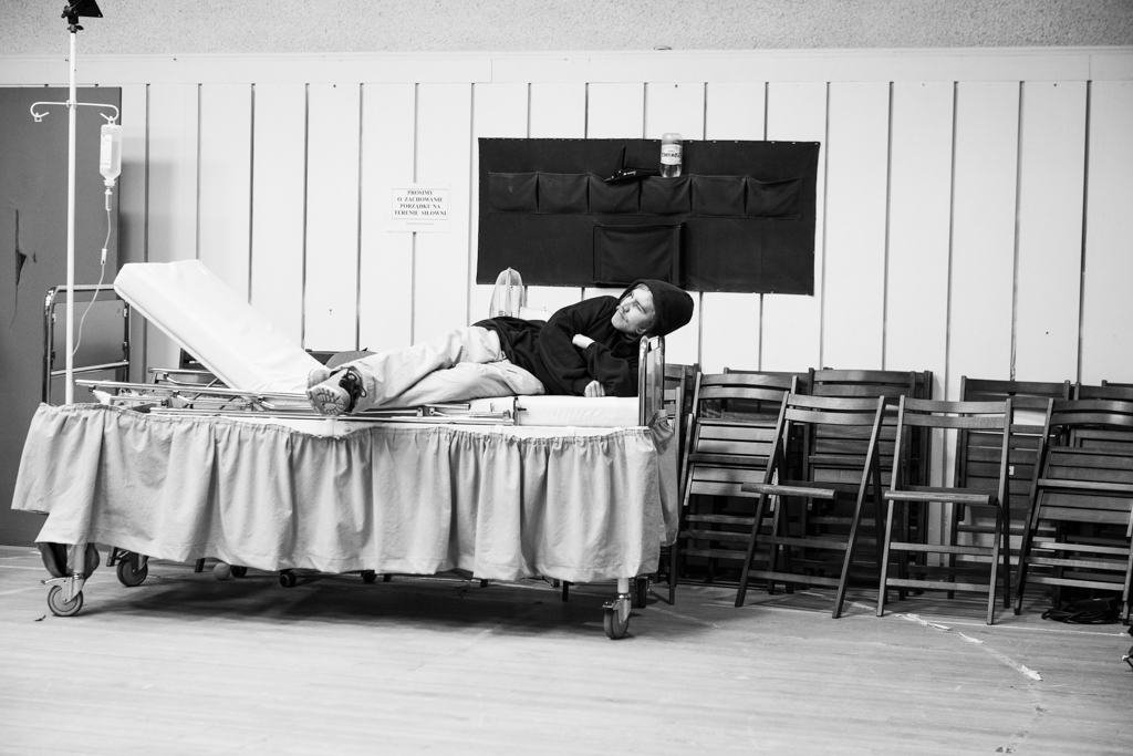 NIEWYCZERPANY ŻART – próby: Kamil Białaszek (reżyser). Fot. Marta Ankiersztejn 