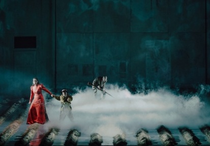 Anna Grycewicz (Wita), Arkadiusz Pyć (Witołd), Paweł Paprocki (Oficer) w TERMOPILACH POLSKICH Tadeusza Micińskiego w reż. Jana Klaty. Fot. Karolina Jóźwiak 